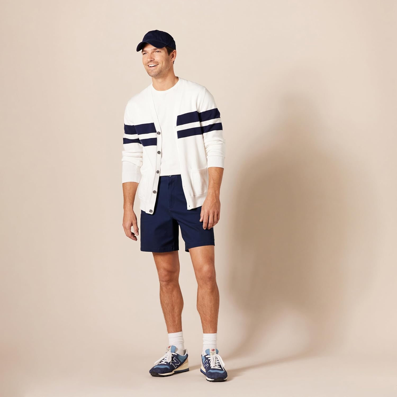 Thumbnail 2 de Amazon Essentials Men's Classic-Fit 7" (18cm) Comfort Stretch Chino Shorts