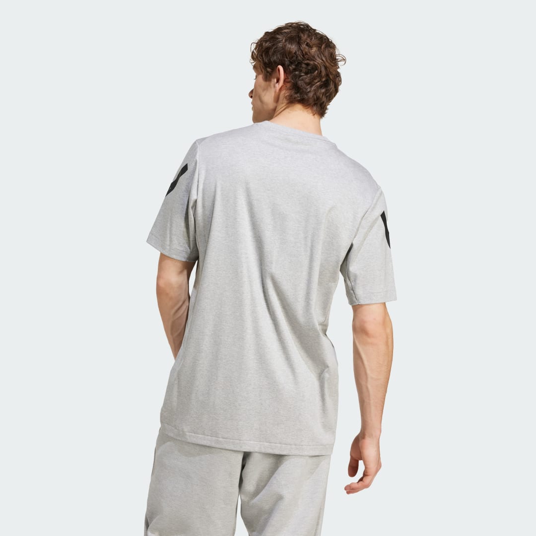 Detalle 2 de Camiseta adidas Z.N.E. en gris – comodidad y estilo urbano de Adidas