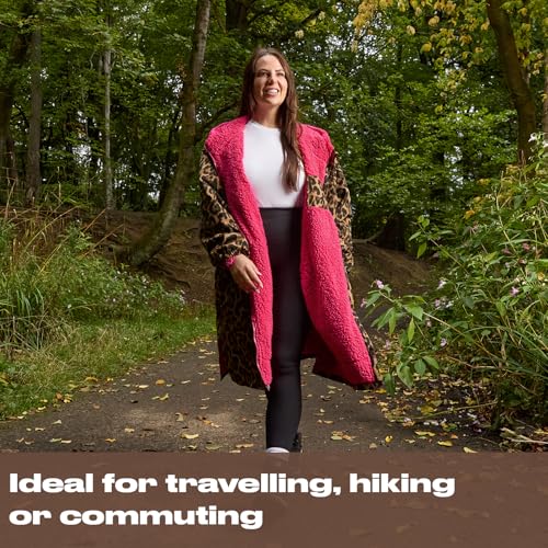Thumbnail 1 de OHS Women's Changing Robe Jacket, Pink Leopard Print, Waterproof, S/M