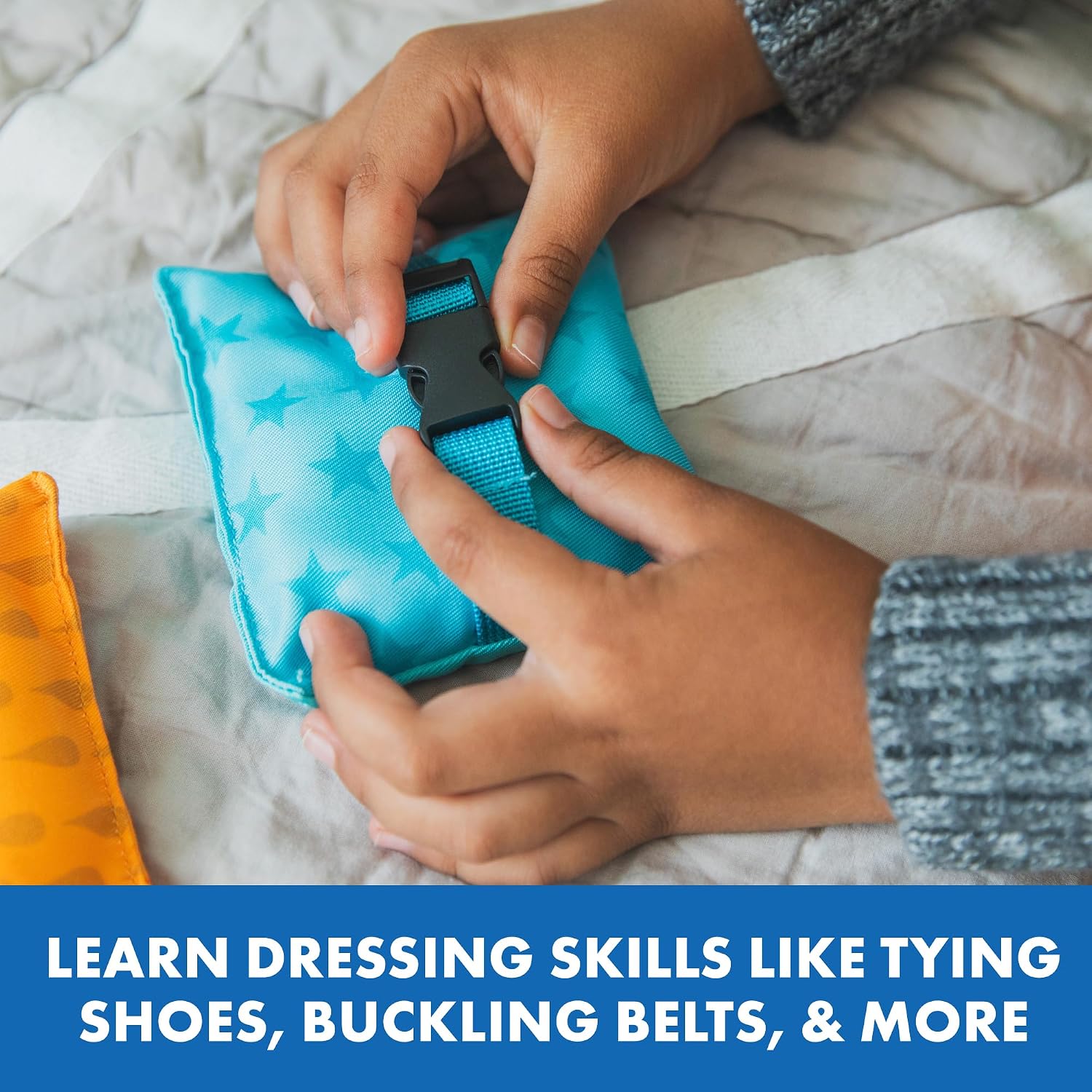 Detalle 2 de Learning Resources Dress Skills Bean Bags, 8 Clothing Closures for Fine Motor Practice