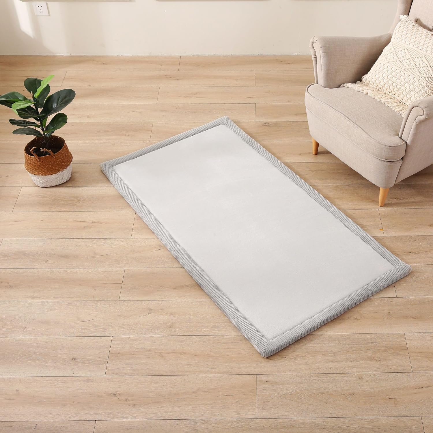 Thumbnail 6 de Premium Large Coral Velvet Baby Play Mat 150x80x2.5cm (Grey) – High-density memory foam & non-slip backing