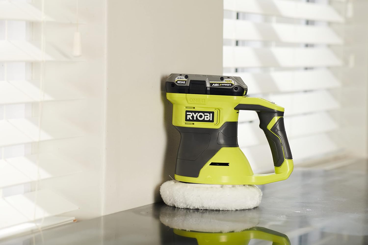 Detalle 2 de RYOBI RBP18150-0 18V ONE+ Cordless 150mm Buffer