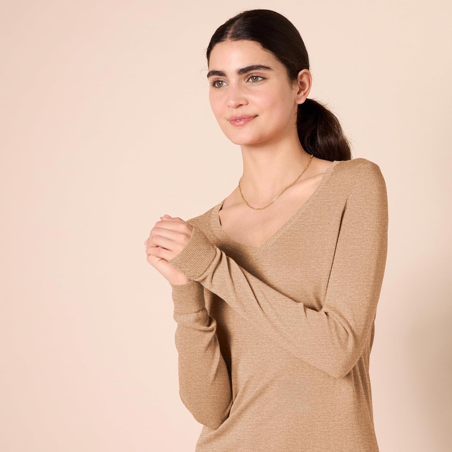 Thumbnail 3 de Amazon Essentials Women's Regular-Fit Lightweight V-Neck Long-Sleeve Jumper (Plus Size available)