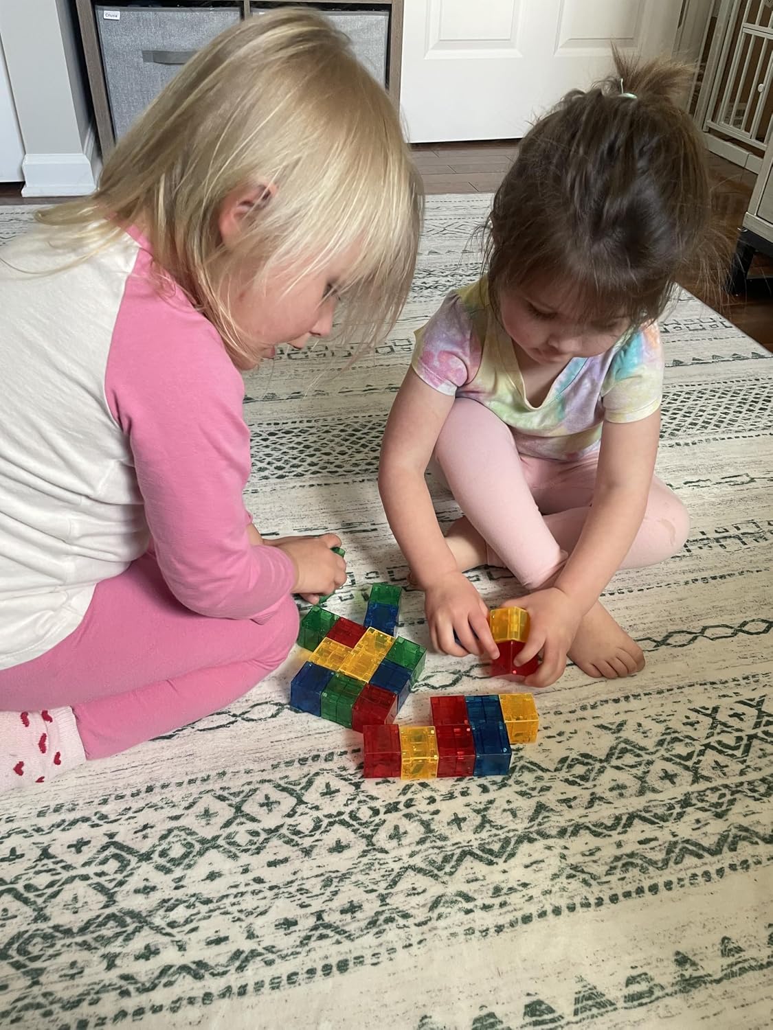 Detalle 2 de Crayola Bold Magnetic PIP Cubes Mini Magnetic Blocks Playset (27-Piece Set) for Ages 3+