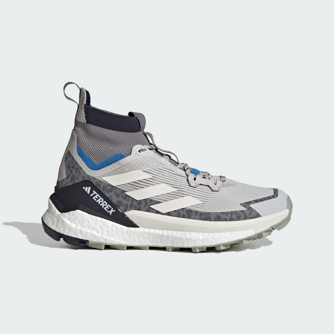 Detalle de Zapatilla de senderismo Terrex Free Hiker 2.0 de Adidas — gris, para rutas moderadas