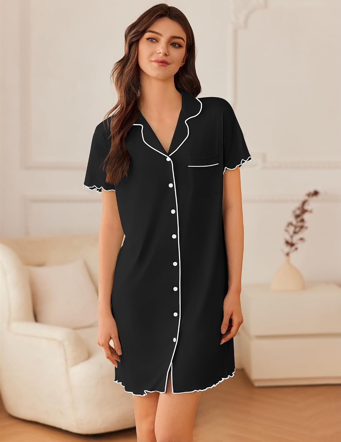 Detalle de Ekouaer Button-Down Short-Sleeve Nightgown with Contrast Piping