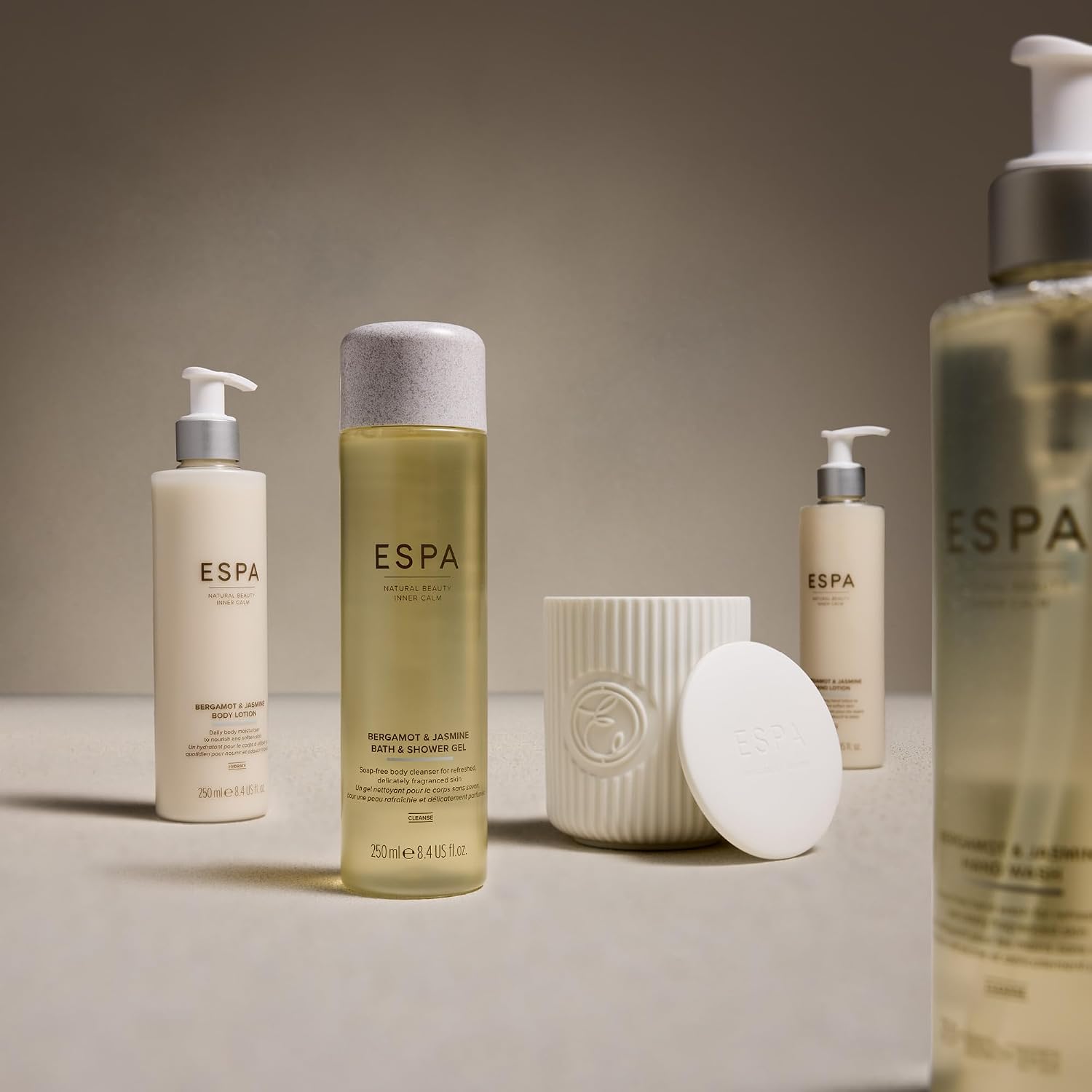 Detalle de ESPA Bergamot & Jasmine bad- och duschgel, 250 ml, tvålfri med kokos