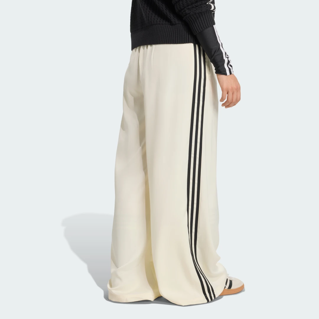 Detalle 2 de Pantalón Adicolor Satin Wide Leg de Adidas – Blanco