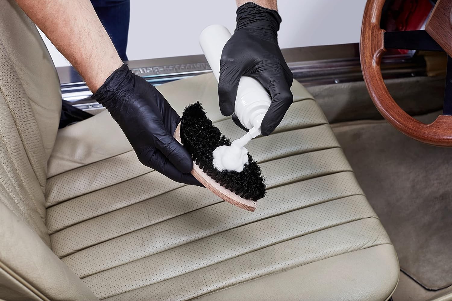 Thumbnail 5 de SONAX Spazzola per la pulizia di tessuti e pelle (Art. 04167410): ergonomica, versatile e delicata