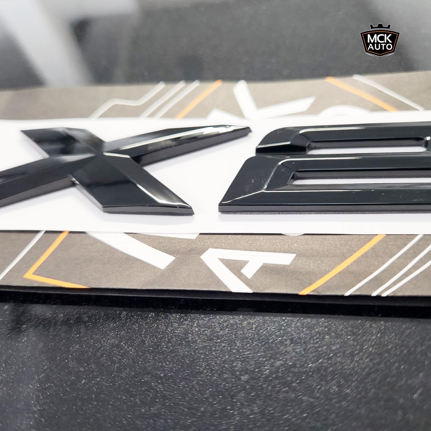 Detalle 2 de MCK Auto X2 Black Glossy Rear Boot Badge