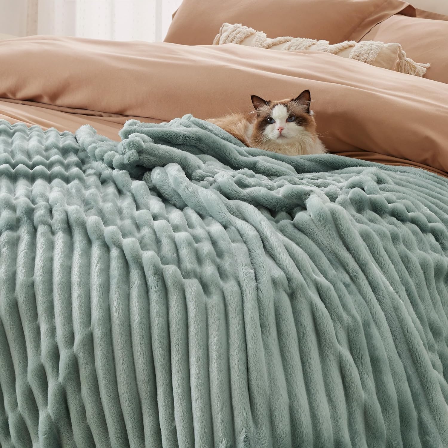 Thumbnail 3 de Bedsure Plaid Polaire pour Canapé - Couverture Douce et Chaude en Tissu Peluche, XXL 220 x 240 cm, Vert Jade