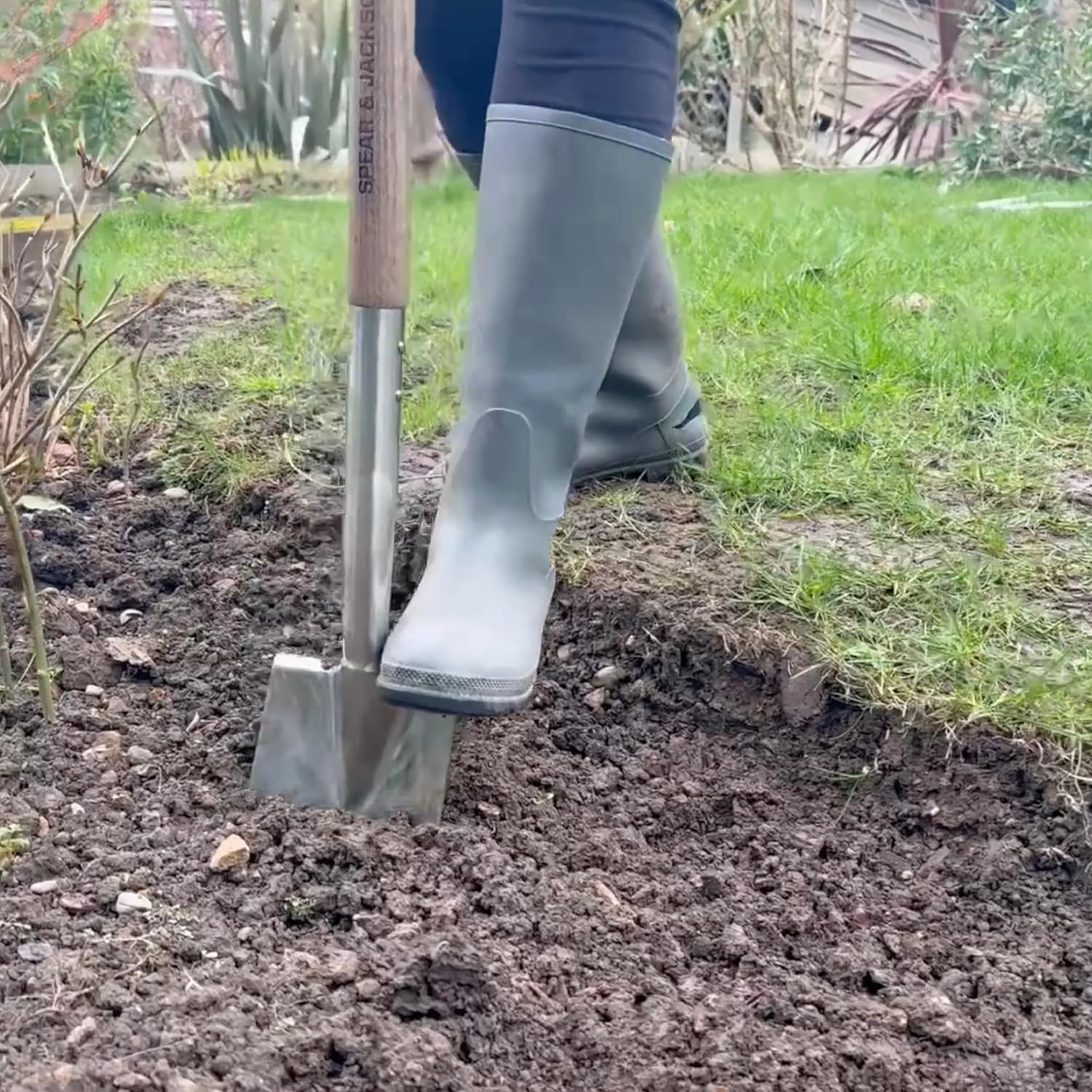 Thumbnail 3 de Spear & Jackson Traditional Stainless Steel Border Spade with 712mm Wooden Handle