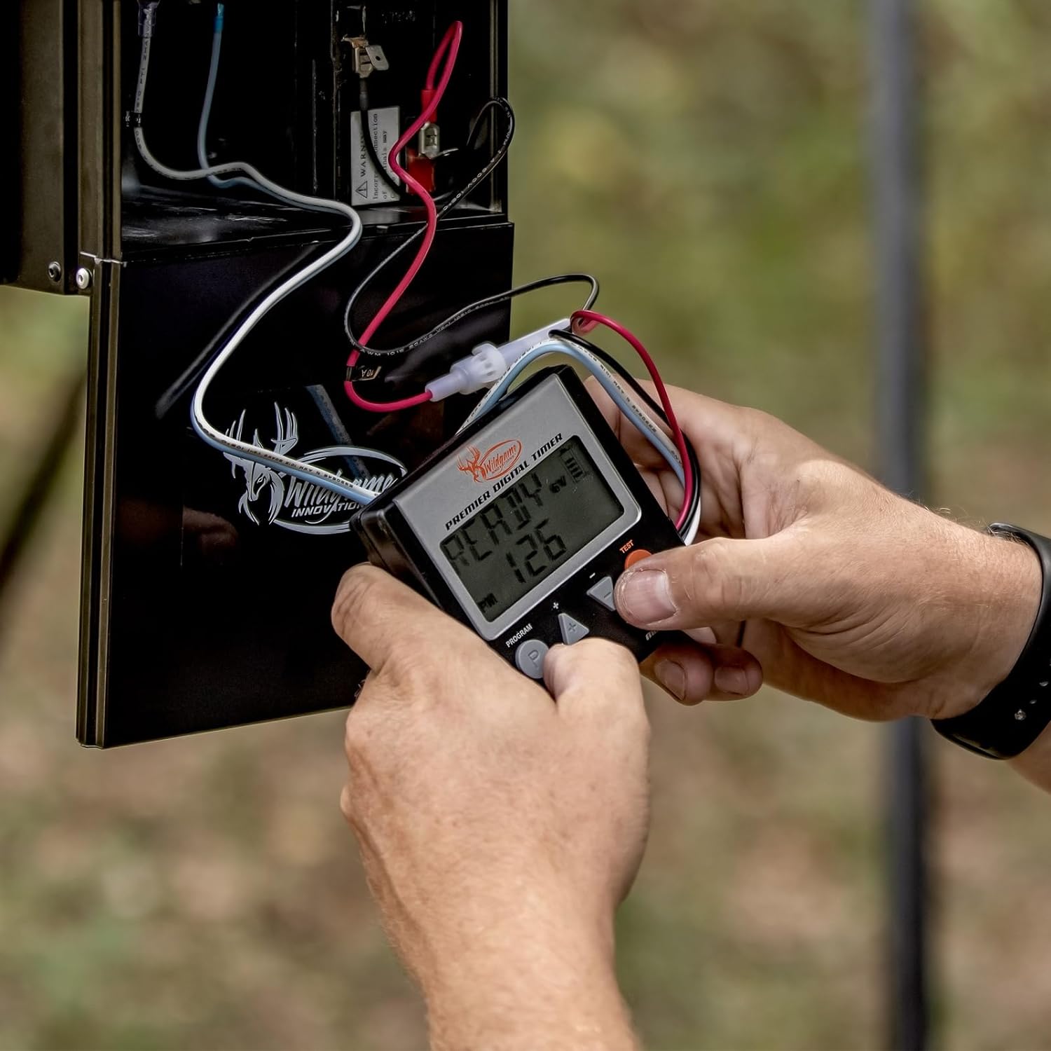 Detalle 1 de WILDGAME Innovations Evolution 6V Digital Feeder PCU Kit