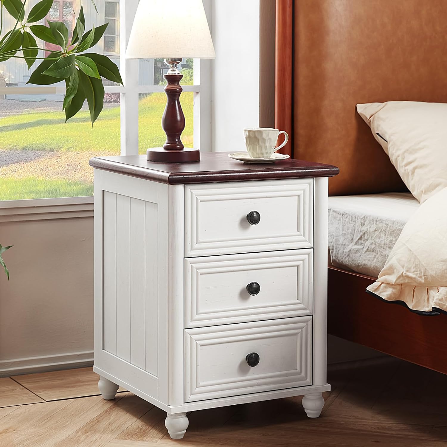 Detalle de RWYHG Nightstand with 3 Drawers
