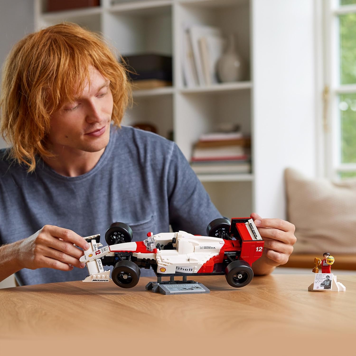 Thumbnail 5 de LEGO Icons McLaren MP4/4 & Ayrton Senna Modellauto Set 10330 – Detailreiche Bauidee für Erwachsene