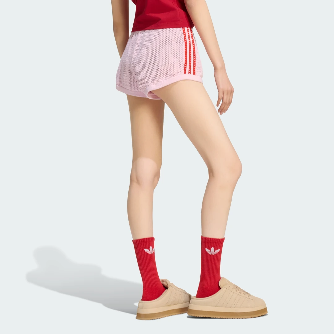 Detalle 2 de Adidas CROCHET SHORTS en rosa