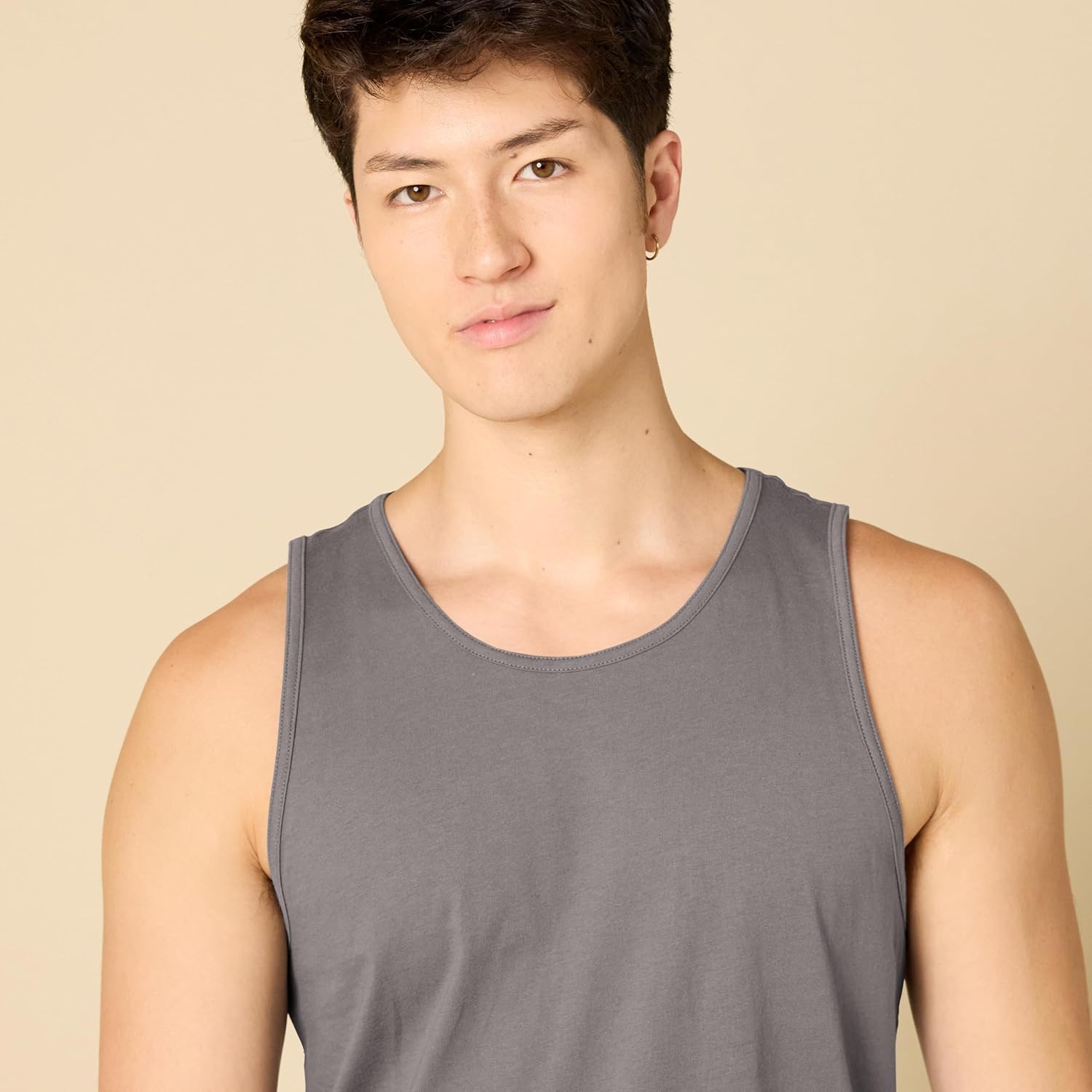 Thumbnail 3 de Amazon Essentials Men's Regular-Fit Vest (Tank Top)