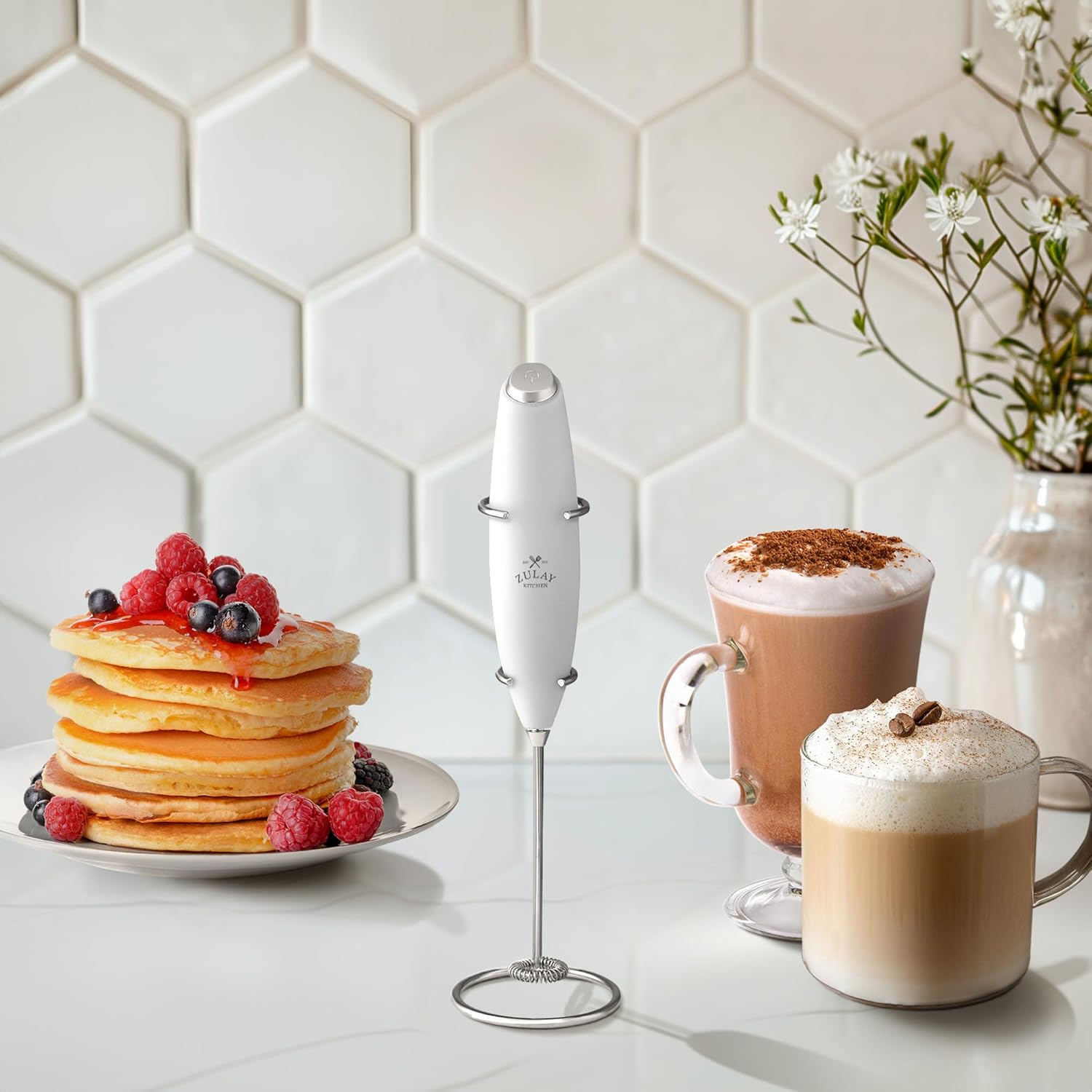 Thumbnail 5 de Zulay Kitchen handheld milk frother with Duracell AA batteries (white) — manual, powerful frothing