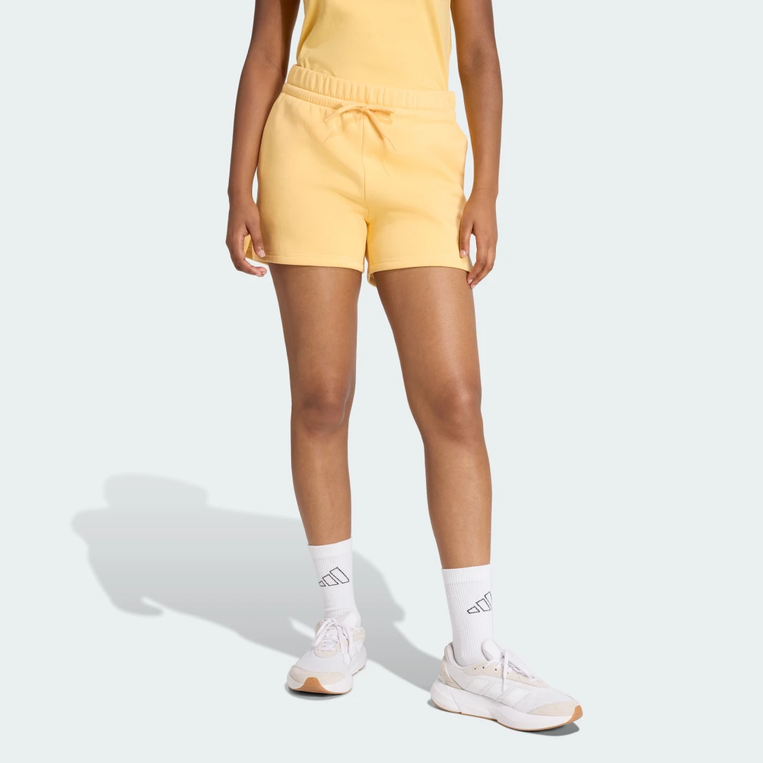 Detalle de Pantalón corto Essentials Small Logo Feel Cozy de Adidas – naranja, comodidad diaria