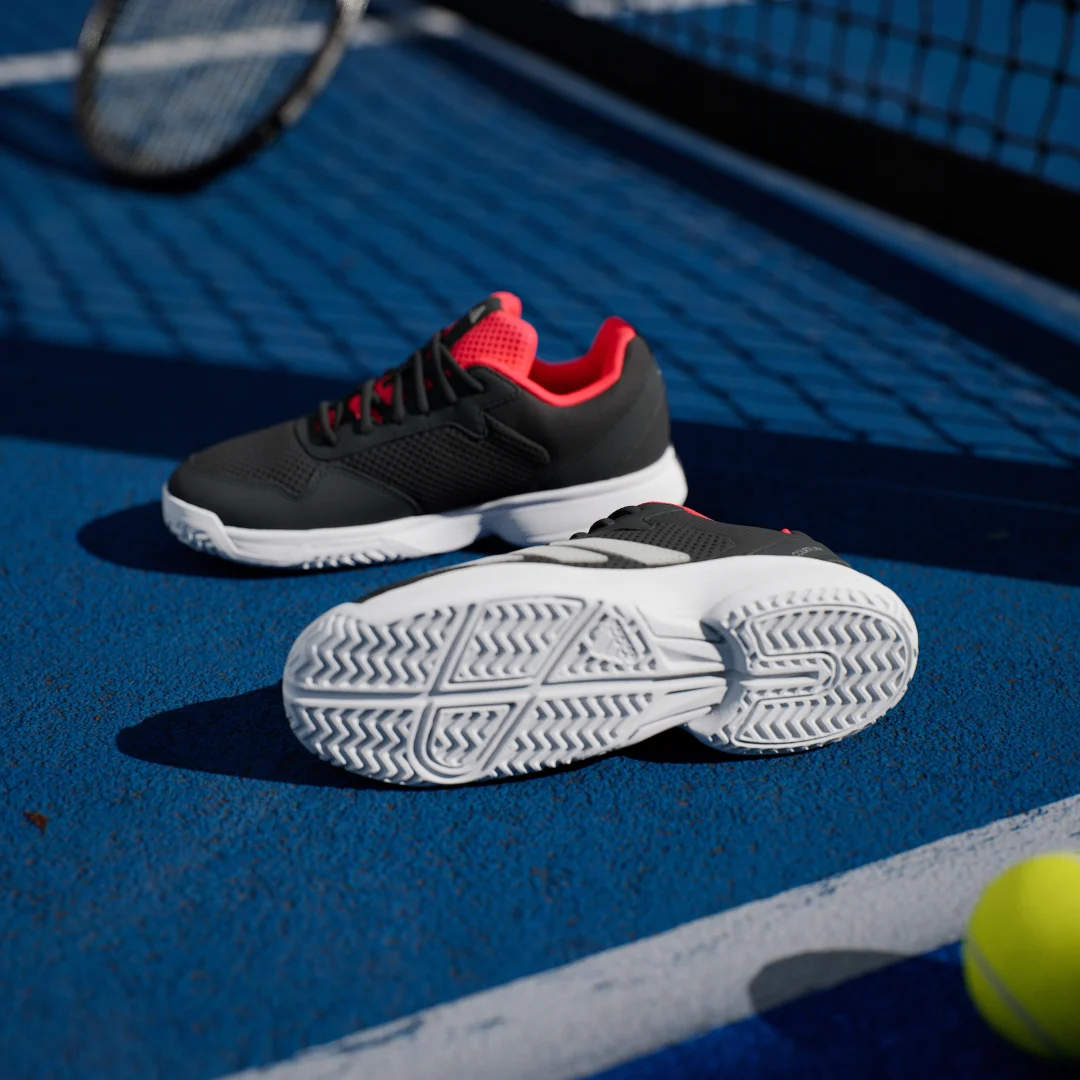 Detalle de Adidas Zapatilla Courtflash Tennis (Niños) – confort y sujeción para peques en la pista