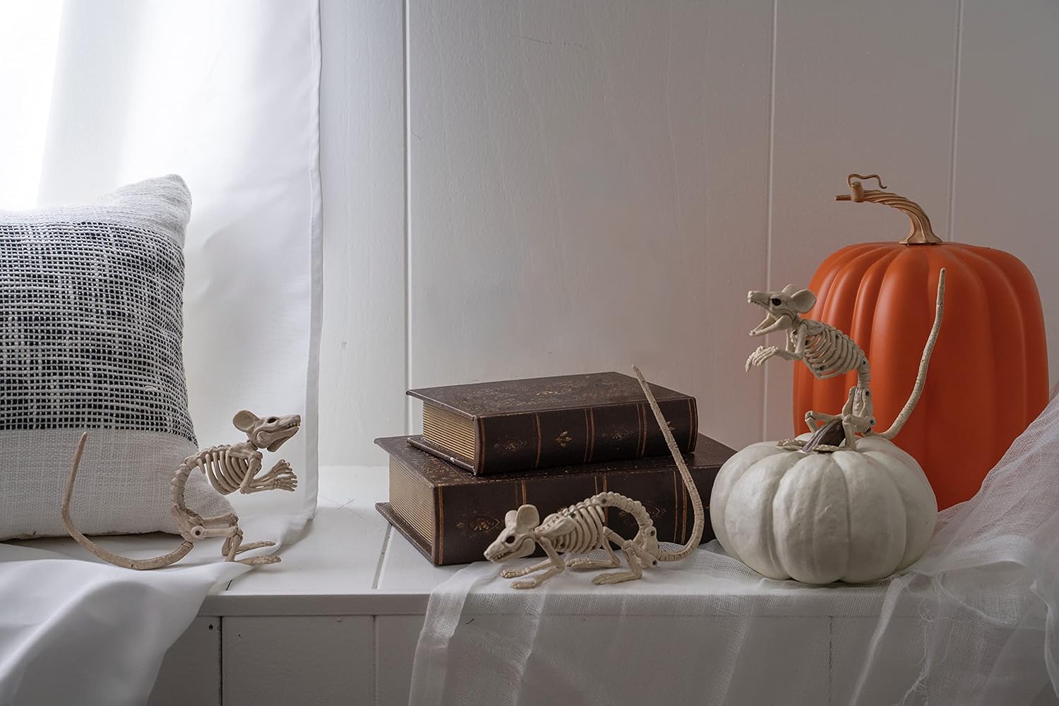 Detalle 1 de Crazy Bonez Creepy Skeleton Mice, 3 Assorted All-Weather Plastic Figures