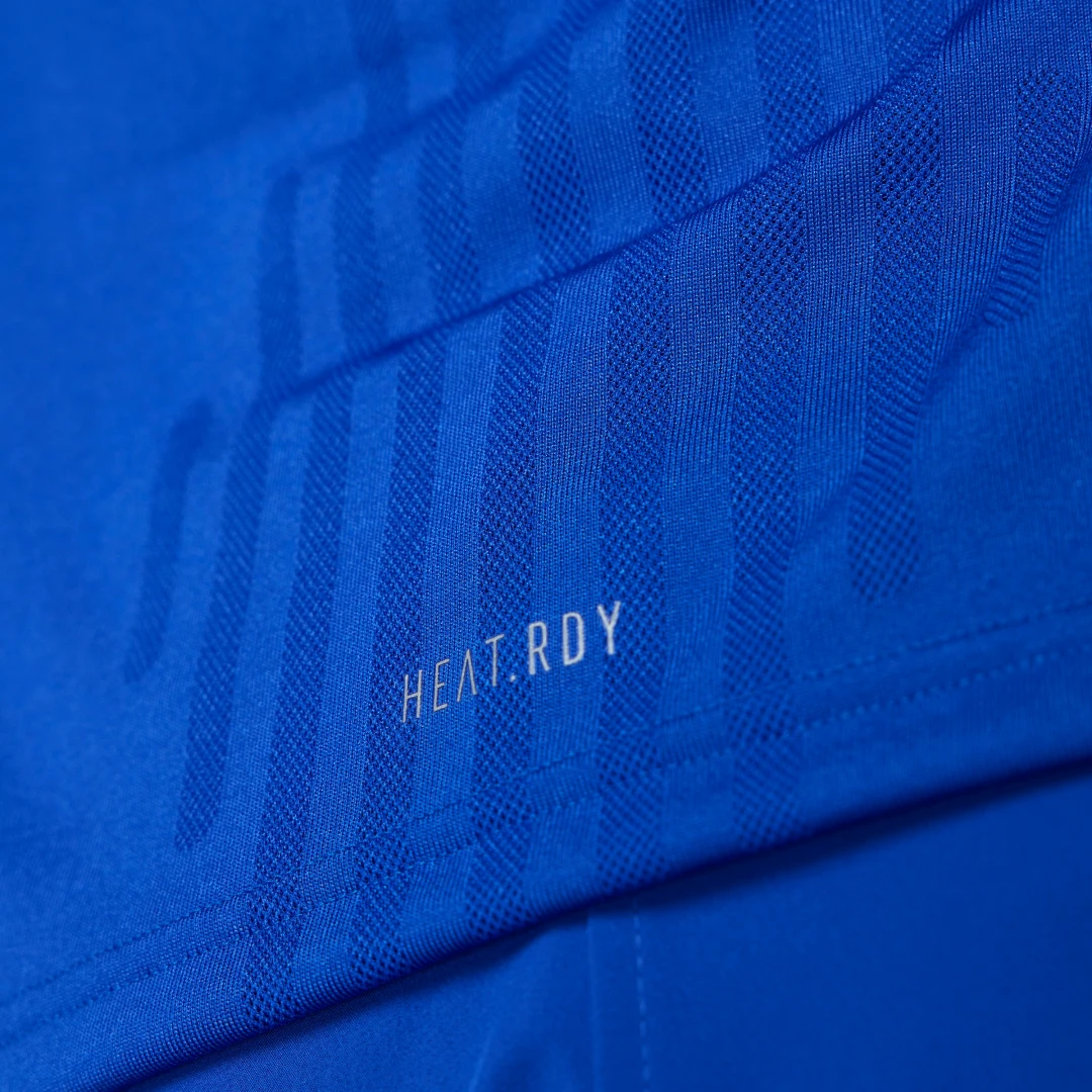 Detalle de Camiseta HIIT Airchill Workout de Adidas (Azul) – comodidade para entreno intenso