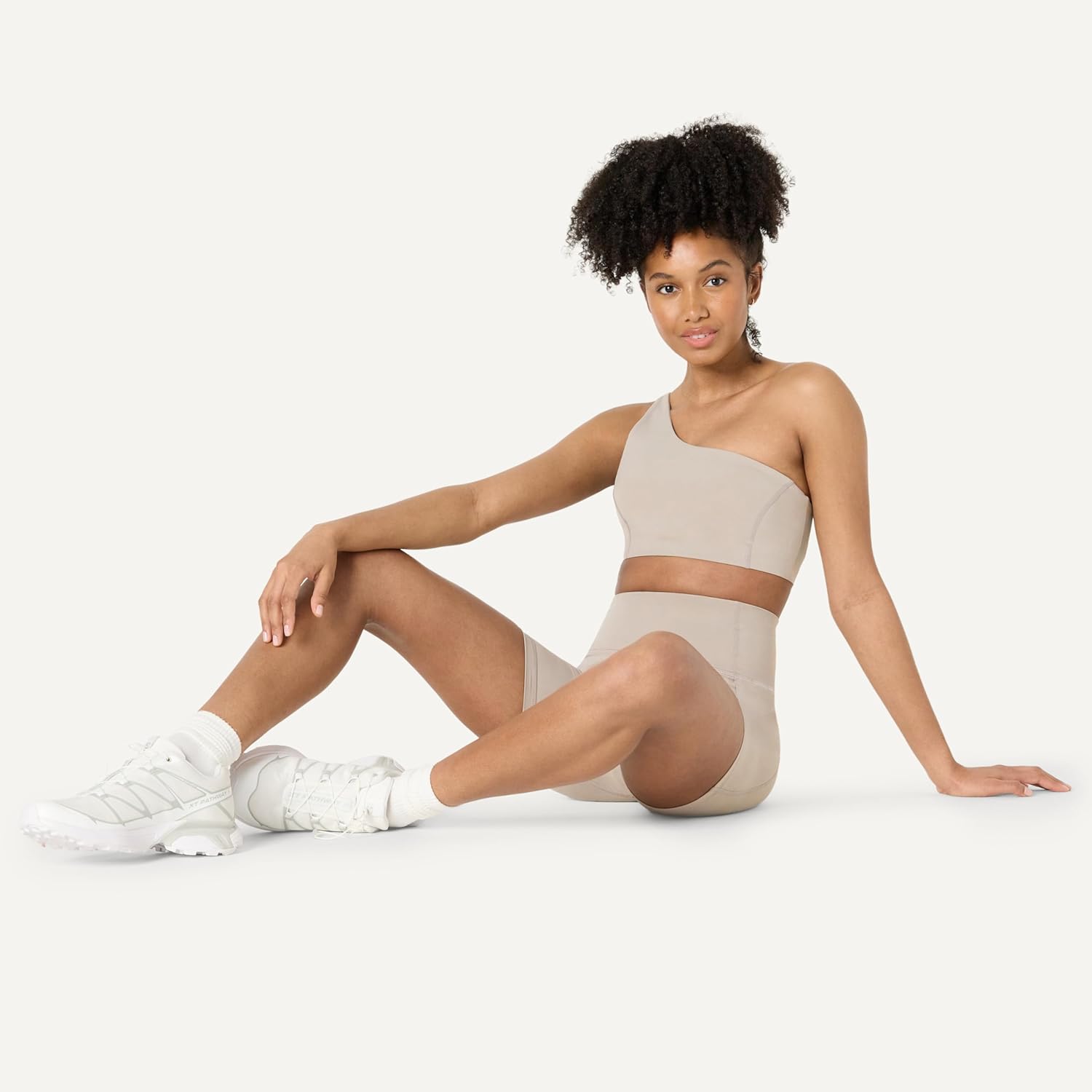 Thumbnail 5 de Amazon Essentials Damen Sportliche FormFlex Radlerhose mit Taschen & hoher Taille (17,8 cm Beininnenlänge)