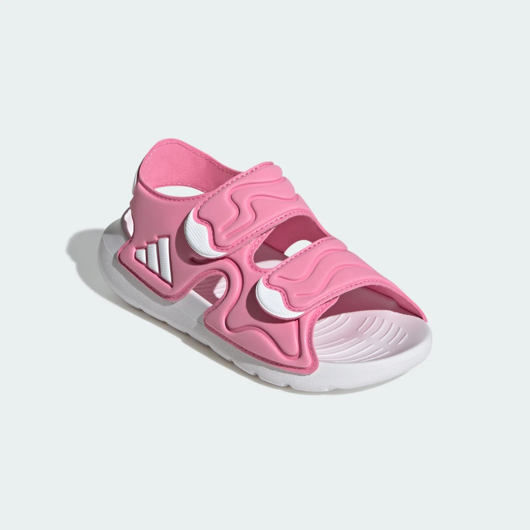Detalle 2 de Sandalia Altaswim 3 de Adidas – rosa: comodidad veraniega y diseño sencillo