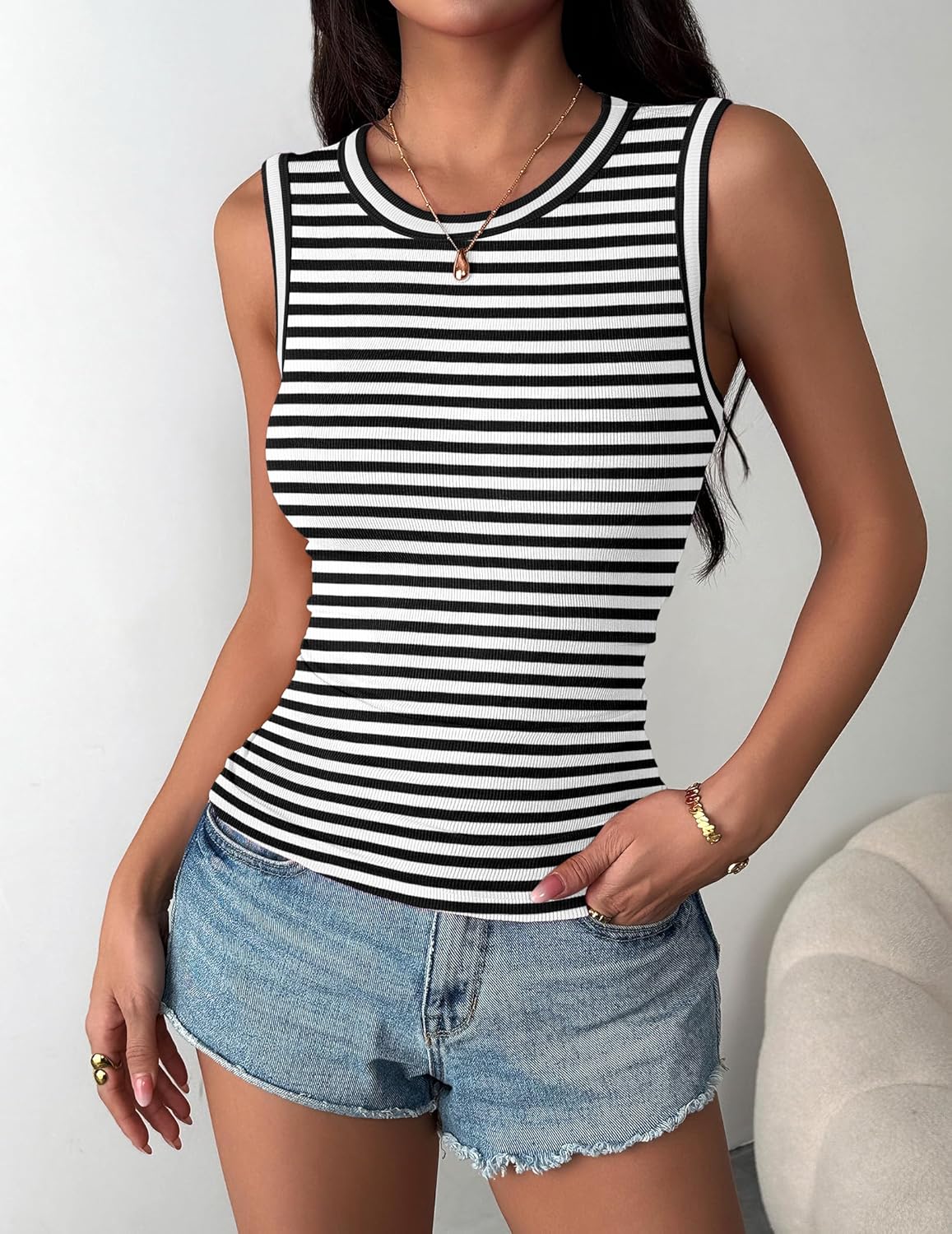 Thumbnail 2 de Zeagoo Women’s Sleeveless Ribbed Tank Top (Crewneck, Racerback) — Slim-Fitted Summer Basic