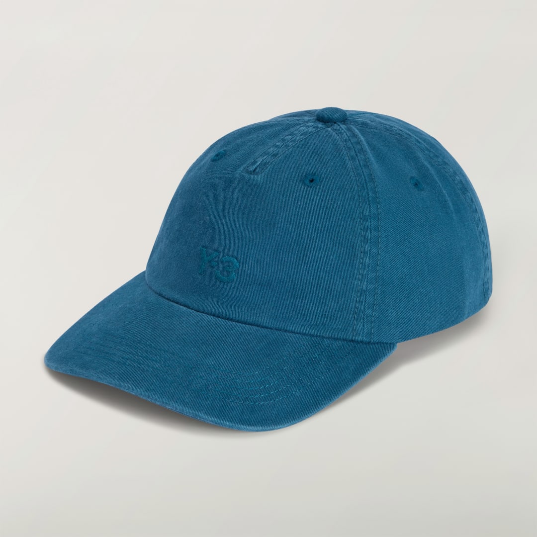 Detalle de Gorra Dad Y-3 de Adidas: estilo urbano y comodidad para el día a día