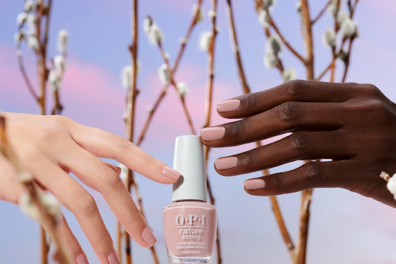 Detalle de OPI Nature Strong Nail Polish (Vegan) – Quick Dry, Long-Lasting Gloss in Nude & White, 15ml
