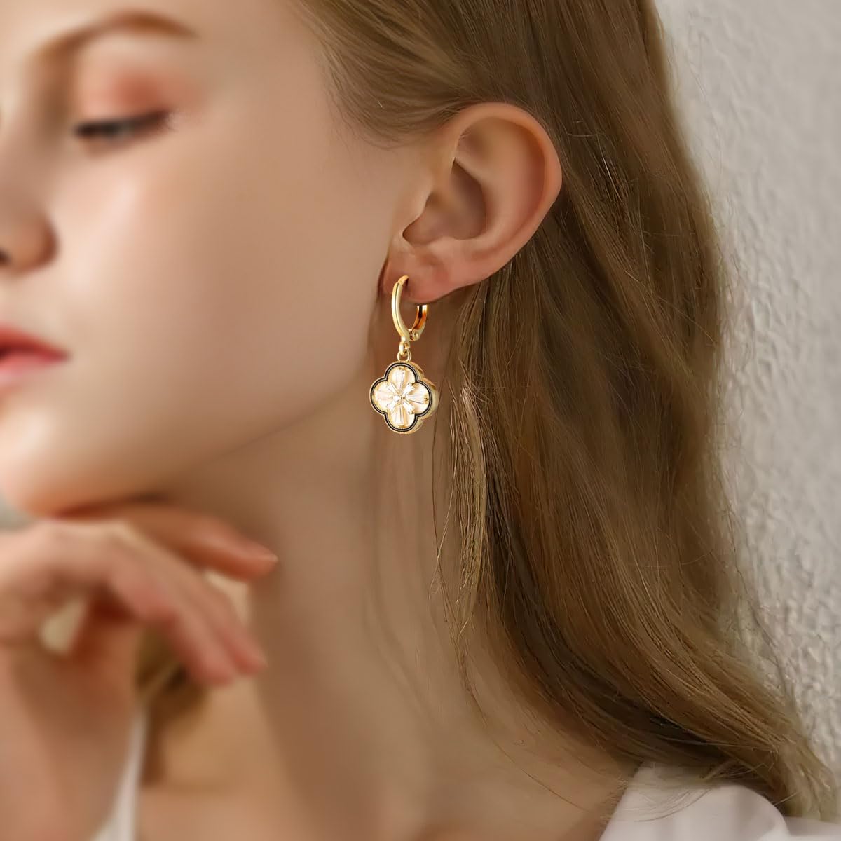 Detalle 2 de Emibele Orecchini Donna a Forma di Ape 3×1,4 cm