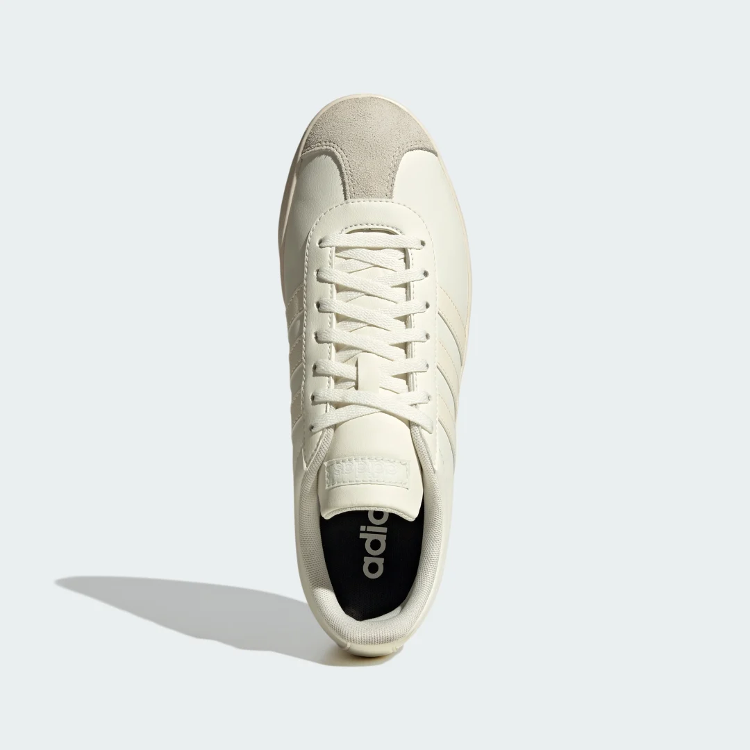 Detalle 2 de Zapatilla VL Court Base de Adidas: estilo blanco y comodidad para el día a día