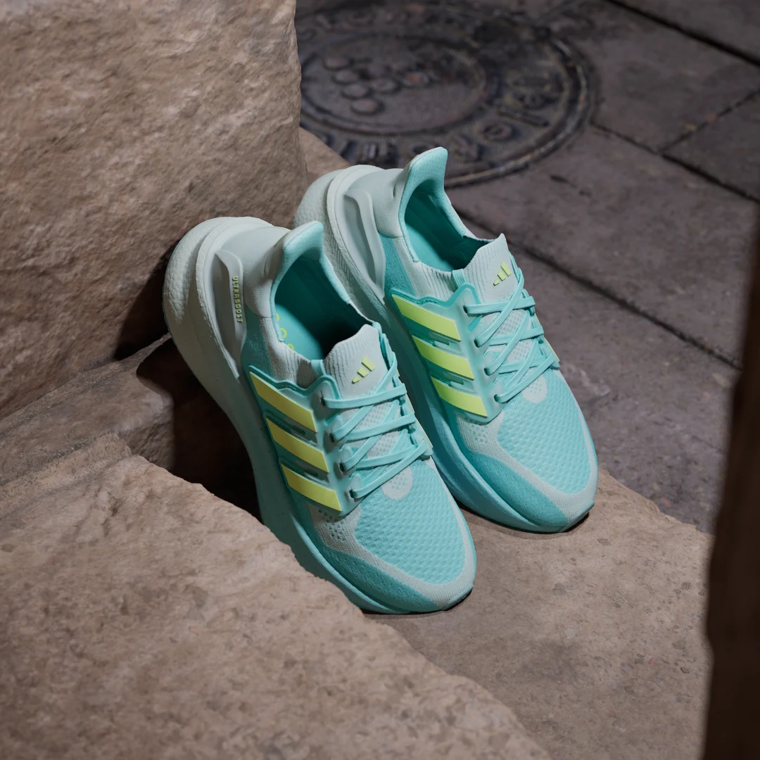 Detalle 2 de Zapatilla Ultraboost 5 Turquesa de Adidas — análisis práctico para decidir si merece la pena