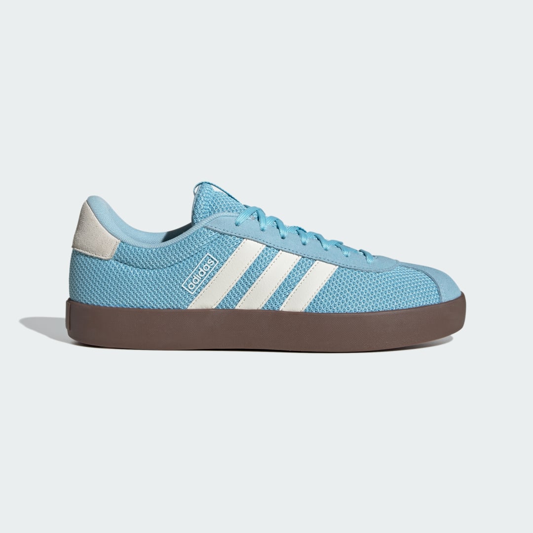 Detalle de ZAPATILLA VL COURT 3.0 de Adidas: estilo clásico y versátil en azul