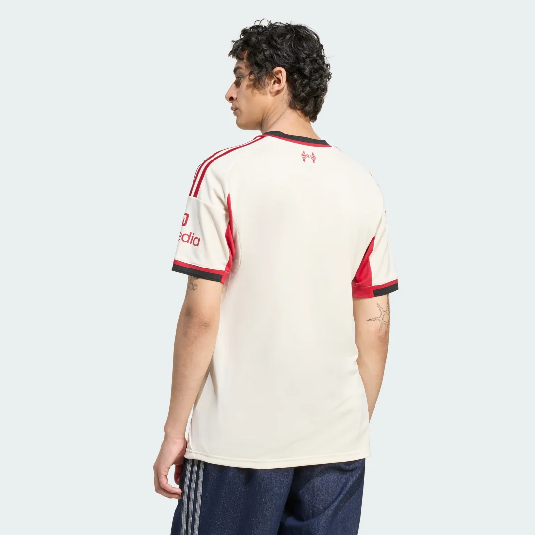 Detalle 2 de Camiseta segunda equipación Liverpool FC 25/26 de Adidas — Blanco