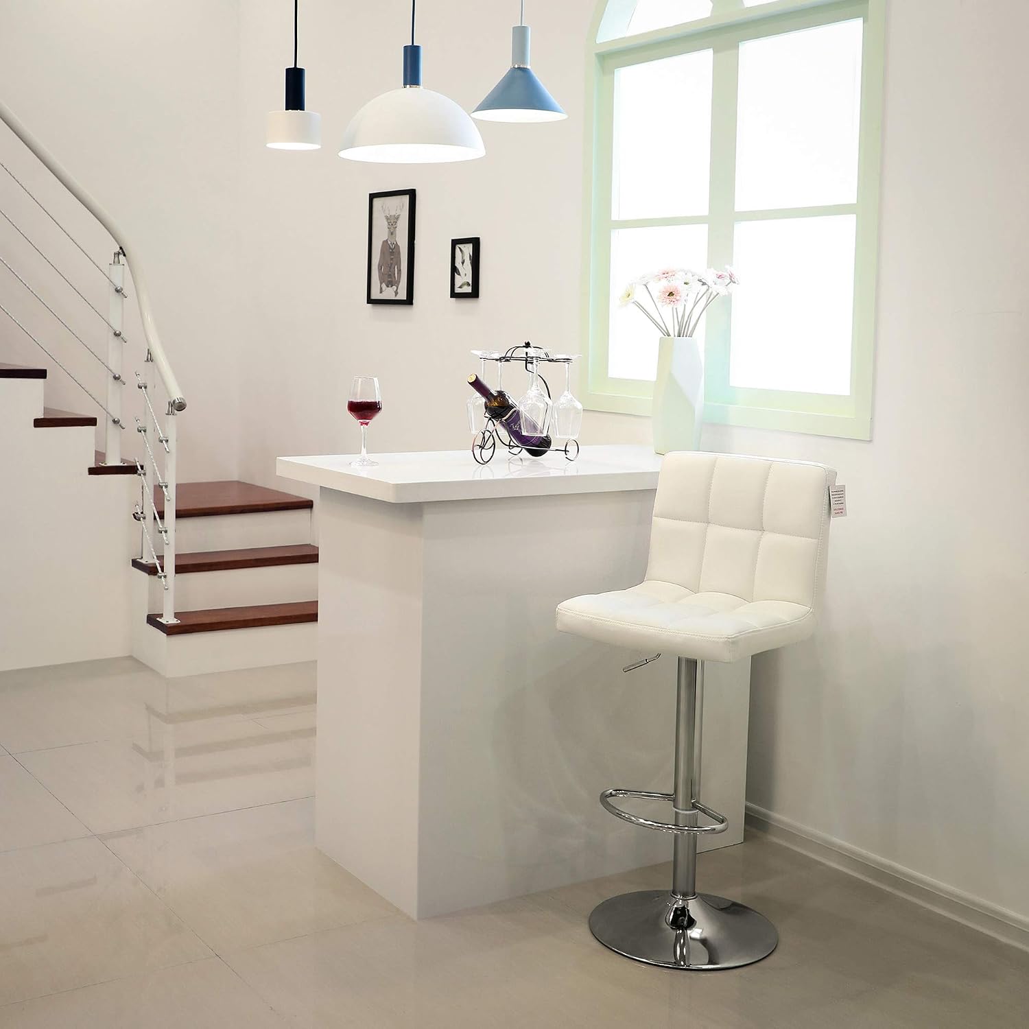 Detalle de SONGMICS Set di 2 Sgabelli da Bar o Cucina in Similpelle, Regolabili e Girevoli a 360°, con Schienale e Poggiapiedi, Struttura in Acciaio Cromato, Bianco LJB64W