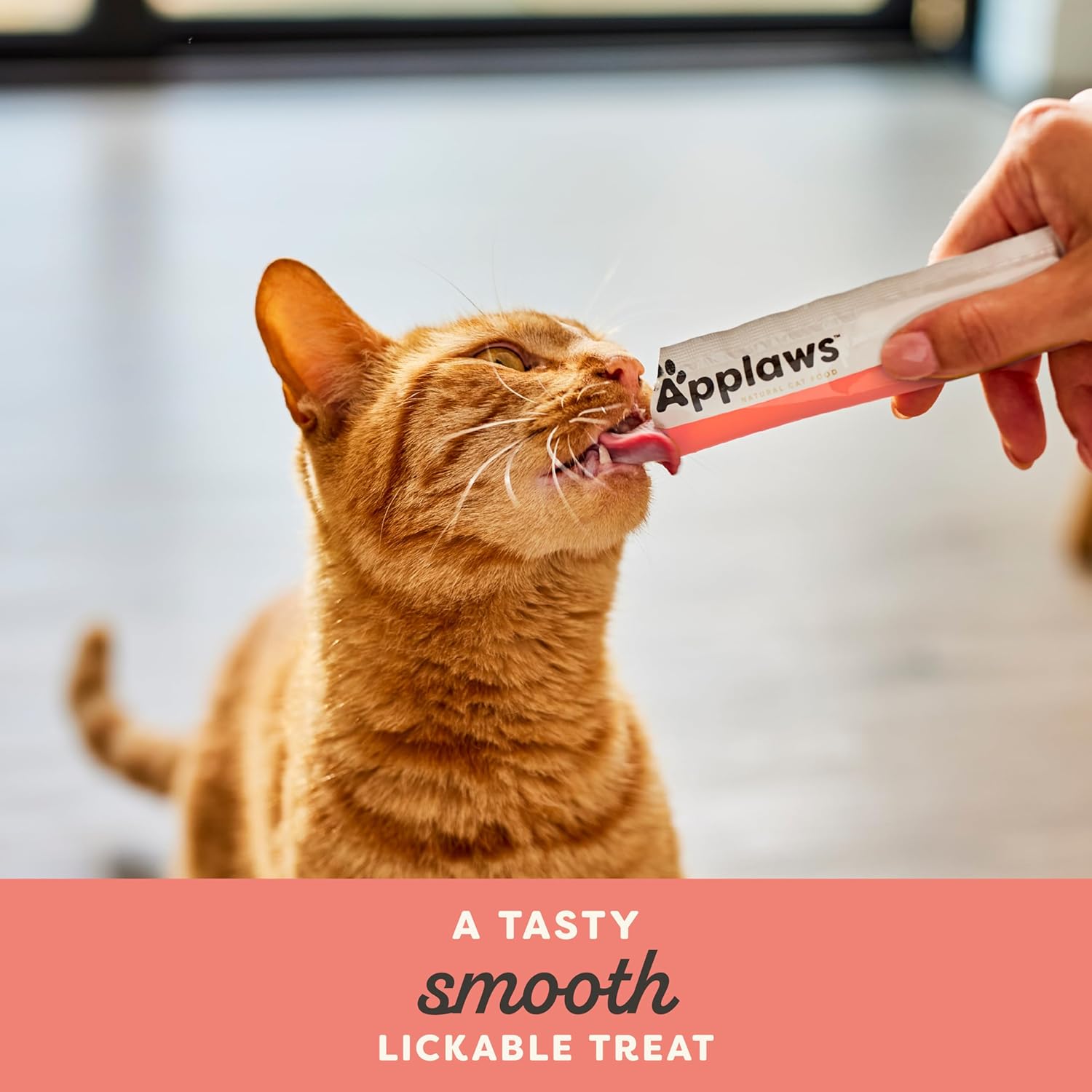 Detalle de Applaws Salmon Creamy Lickable Cat Treats for Cats & Kittens – 32 x 15g
