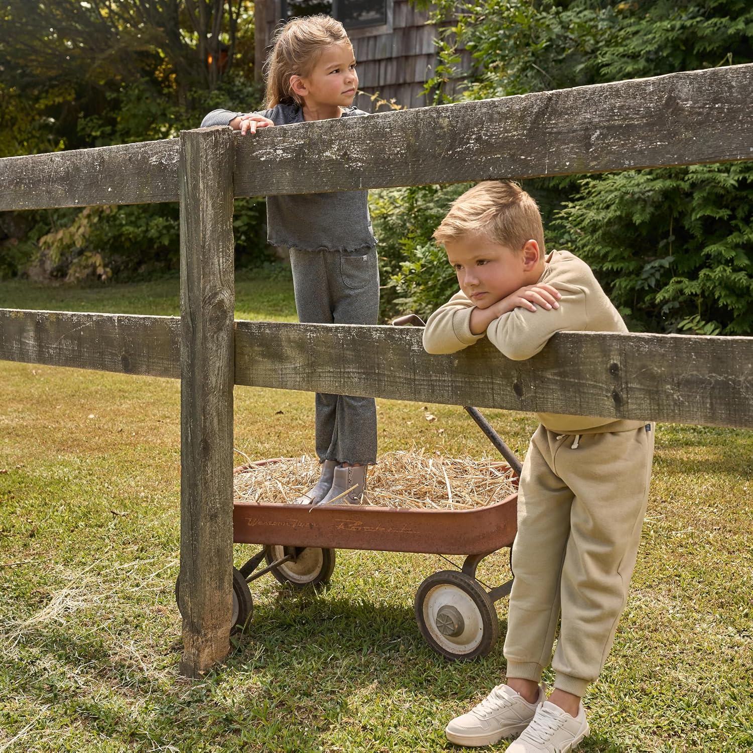 Detalle 2 de Modern Moments by Gerber Toddler Sweatshirt and Jogger Set 4T