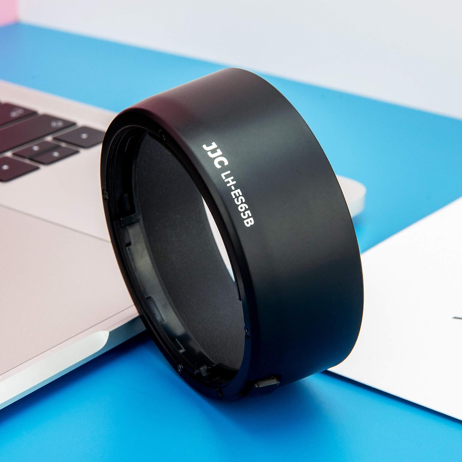 Detalle de Bayonet Lens Hood 43mm for Canon RF 50mm f/1.8