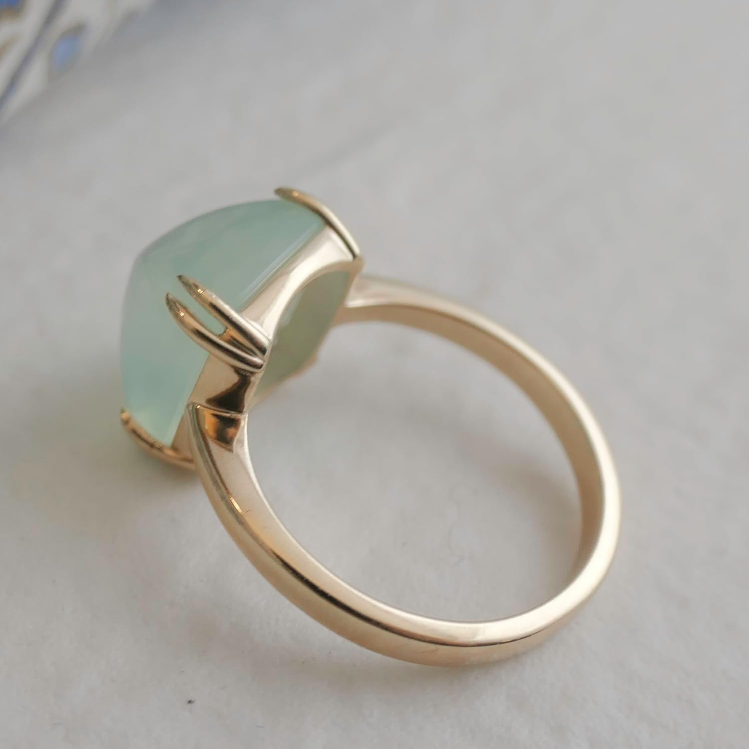 Detalle de Aqua Chalcedon Sugar Loaf Ring aus Sterling Silber vergoldet – handgefertigter Schmuck für Damen (US-Größe 7 / Ø 17,3 mm)