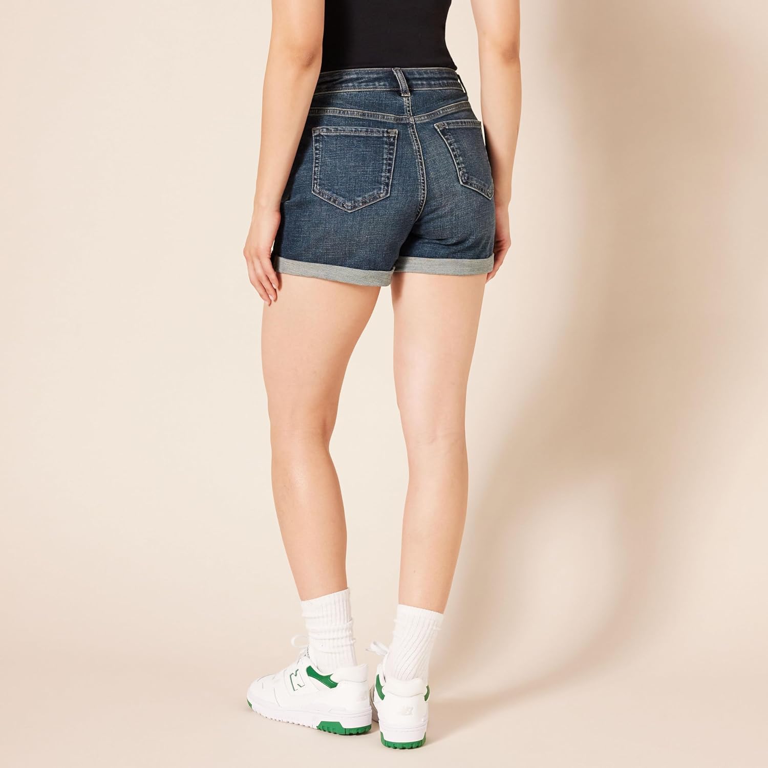 Thumbnail 1 de Amazon Essentials Women’s Mid-Rise Slim Fit Denim Shorts, 4" inseam