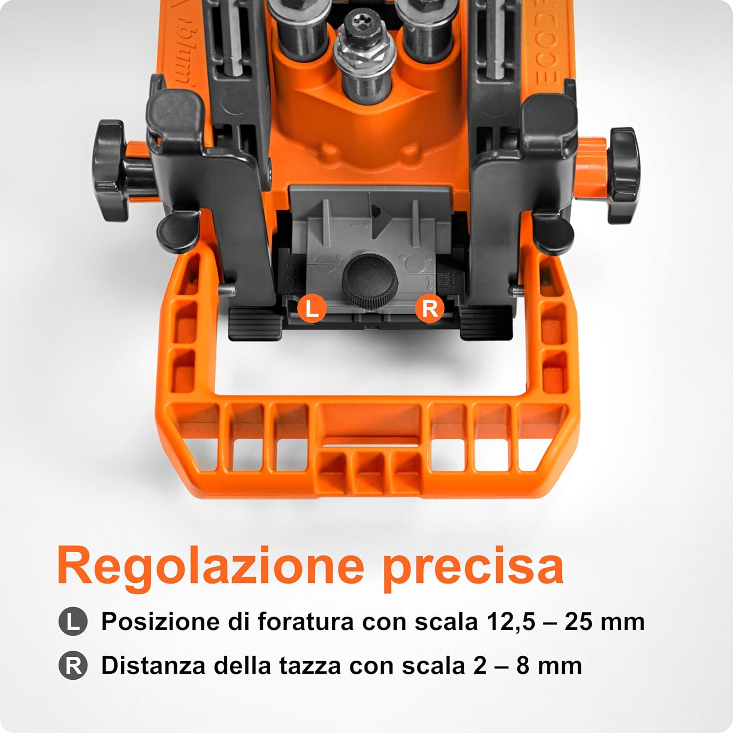Detalle de Blum ECODRILL per foratura verticale: guida per cerniere e messa in sede in un batter d’occhio