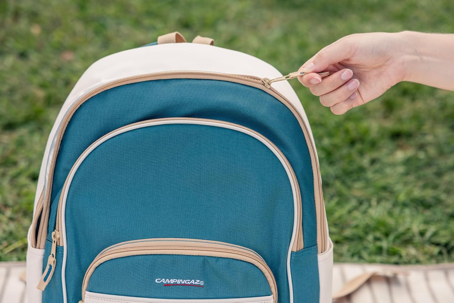 Detalle 2 de Campingaz Fold'n Cool 20 L Zaino Termico: zaino termico pieghevole da 20 L per picnic e gite