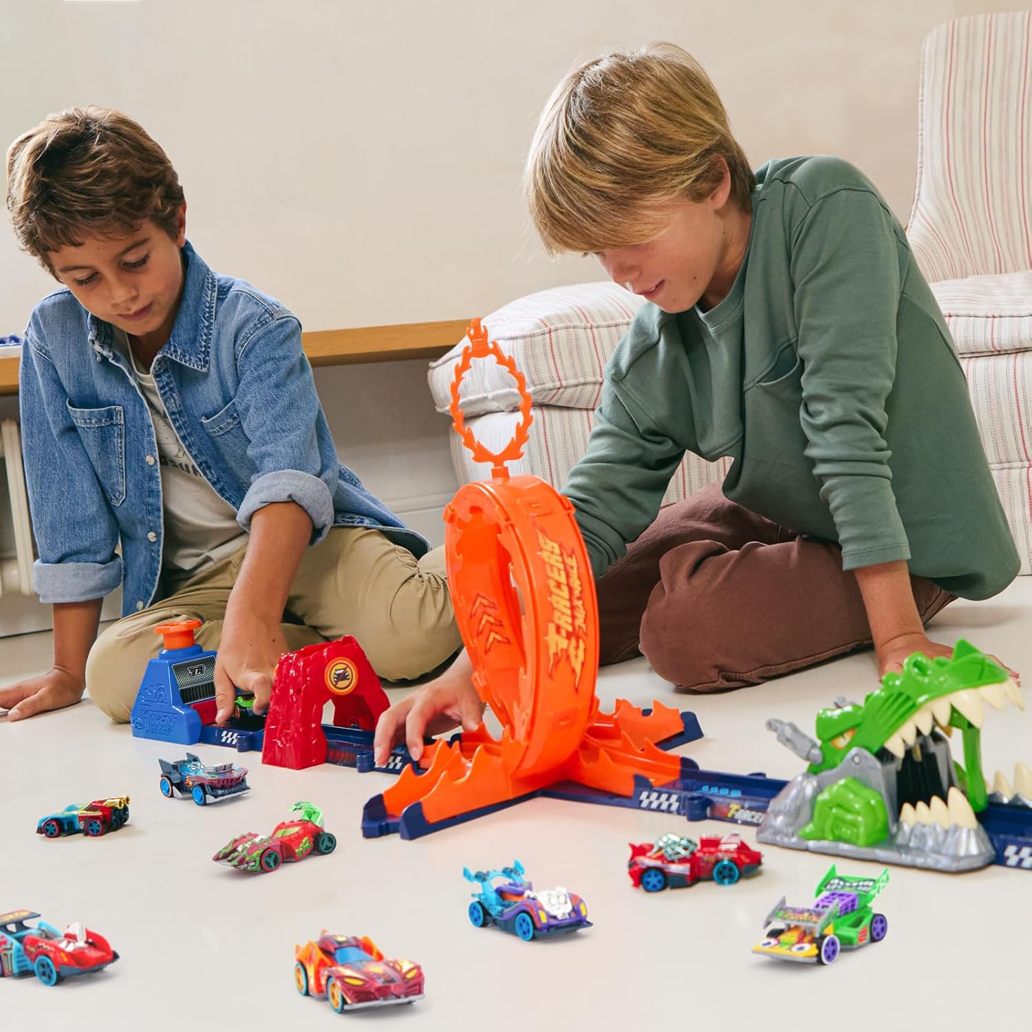 Detalle de T-Racers Mix ‘N Race Volcanosaurus pista con 1 coche exclusivo
