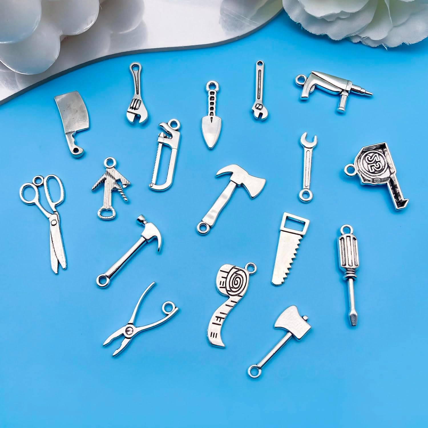 Detalle 2 de Youdiyla Jewelry Charms, 51-Piece Set