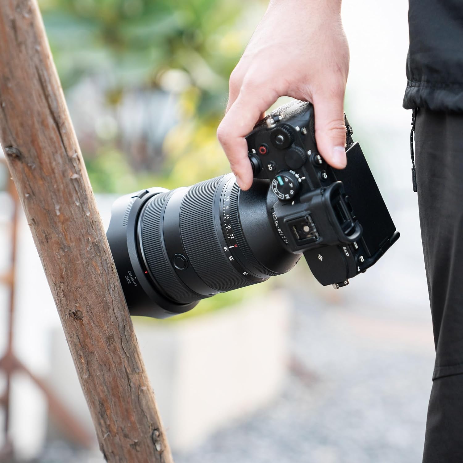 Thumbnail 5 de JJC Bayonet Lens Hood for Sony FE 28-70mm F2 GM (SEL2870GM) – Replaces ALC-SH182