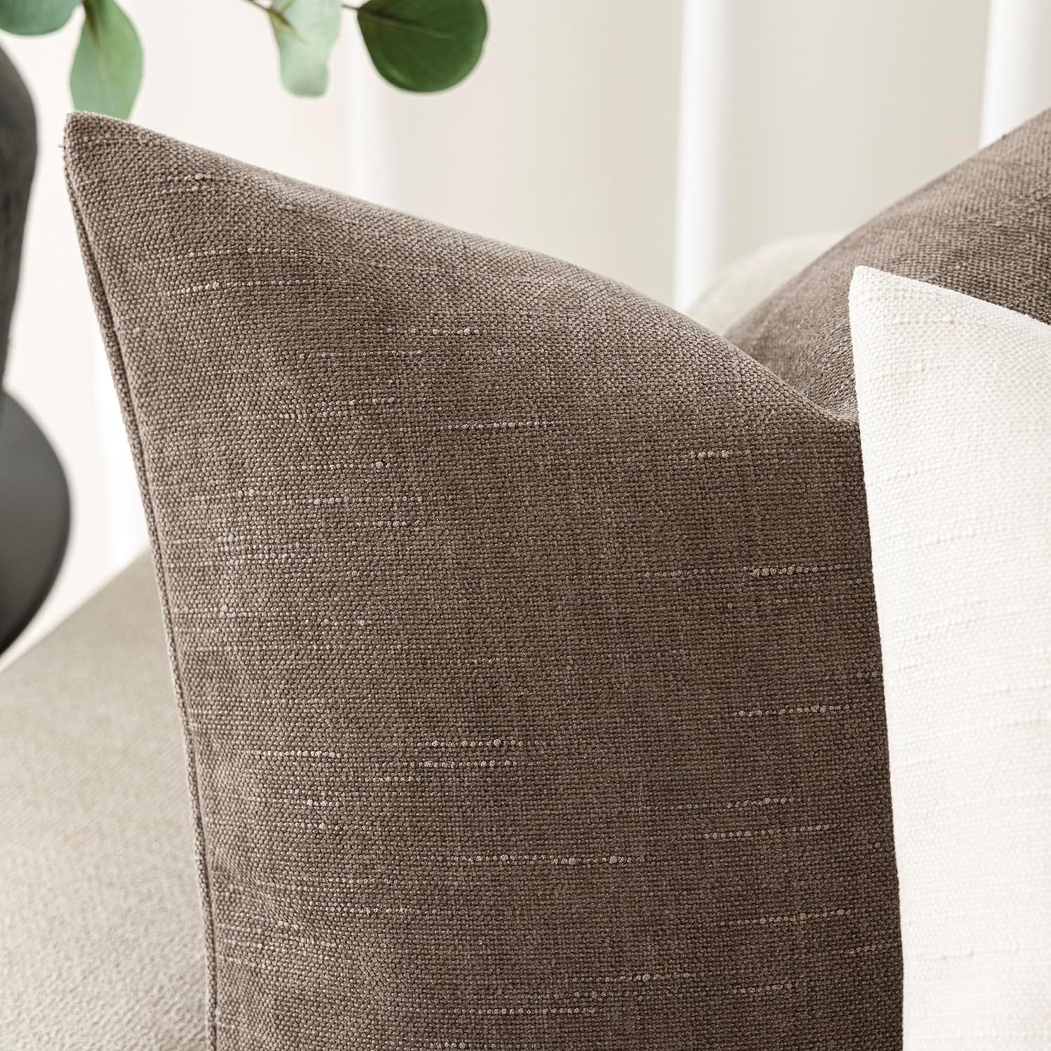 Detalle 2 de Foindtower Chenille Pillow Covers 24x24 🛋