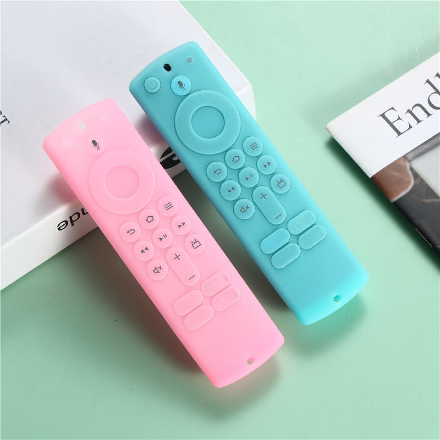 Detalle de Silicone Case for Remote 3rd/4K/HD – Glow-in-the-Dark Anti-Slip Cover with Wrist Strap (Green/Blue)
