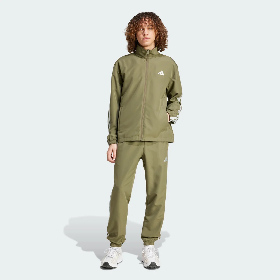 Detalle de CHÁNDAL DE TEJIDO TÉCNICO 3 STRIPES de Adidas – verde